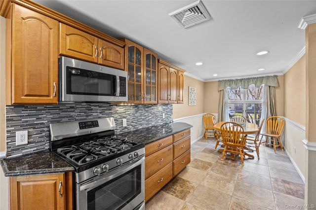 416 Argyle Road, Mineola, NY 11501