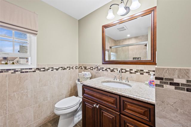 416 Argyle Road, Mineola, NY 11501