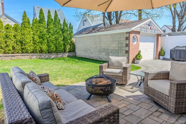 416 Argyle Road, Mineola, NY 11501