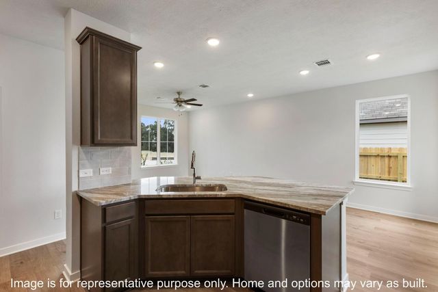 405 Rockbridge Drive, Huntsville, TX 77340