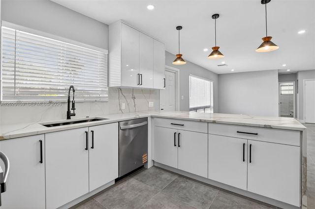 1320 SE 10th St, Deerfield Beach, FL 33441
