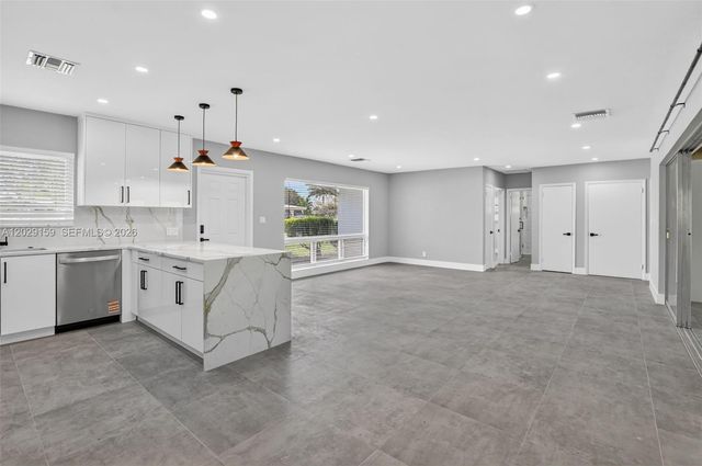 1320 SE 10th St, Deerfield Beach, FL 33441