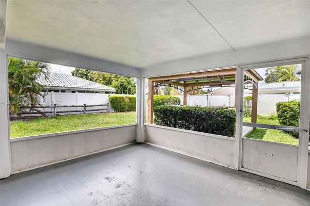 1320 SE 10th St, Deerfield Beach, FL 33441