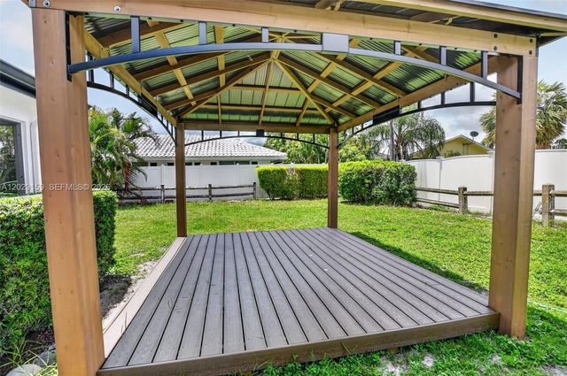 1320 SE 10th St, Deerfield Beach, FL 33441