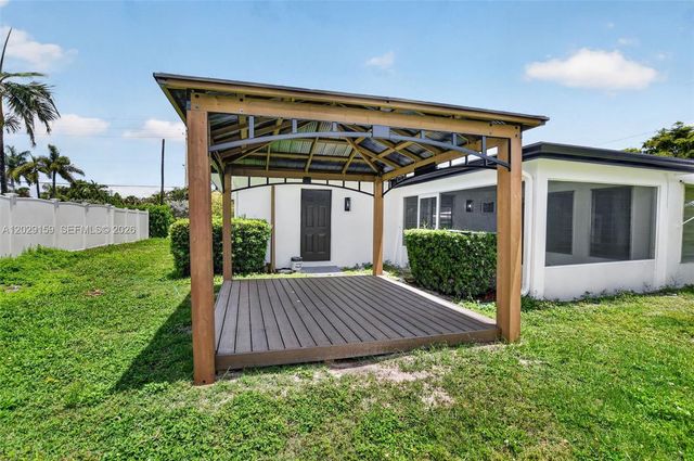 1320 SE 10th St, Deerfield Beach, FL 33441
