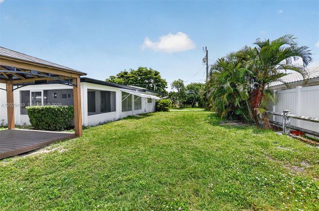 1320 SE 10th St, Deerfield Beach, FL 33441