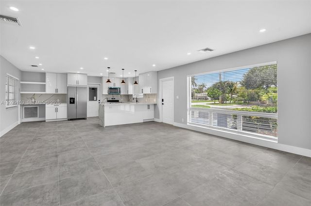 1320 SE 10th St, Deerfield Beach, FL 33441