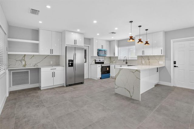 1320 SE 10th St, Deerfield Beach, FL 33441