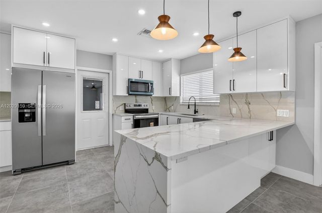 1320 SE 10th St, Deerfield Beach, FL 33441