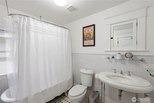 1912 N Steele Street, Tacoma, WA 98406