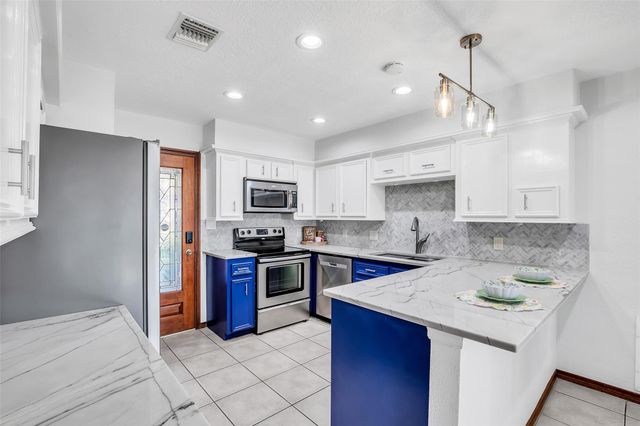 11651 Twain Drive, Montgomery, TX 77356