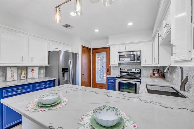 11651 Twain Drive, Montgomery, TX 77356