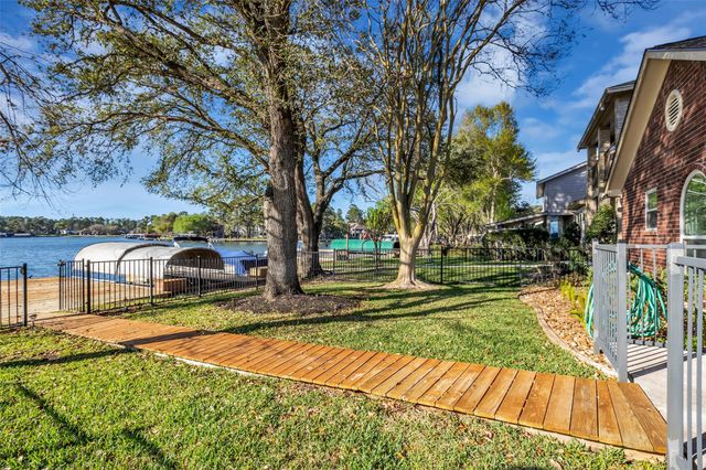 11651 Twain Drive, Montgomery, TX 77356