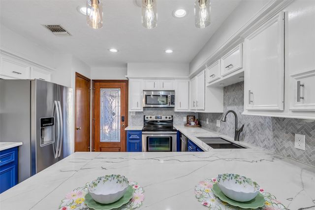 11651 Twain Drive, Montgomery, TX 77356