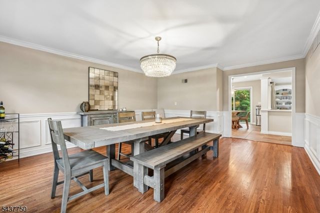 1 York Pl, North Caldwell Boro, NJ 07006