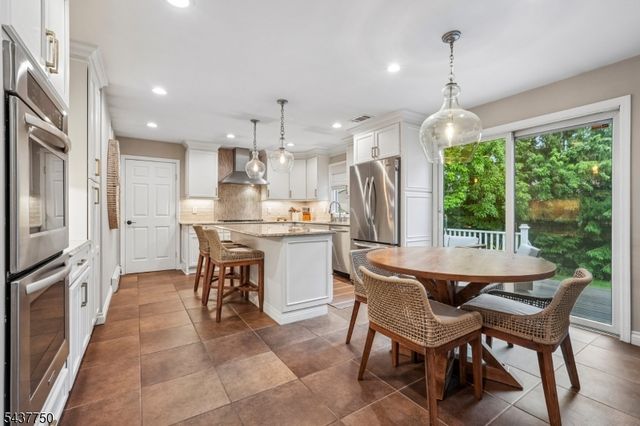 1 York Pl, North Caldwell Boro, NJ 07006