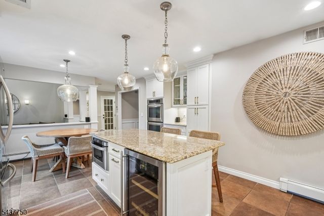 1 York Pl, North Caldwell Boro, NJ 07006