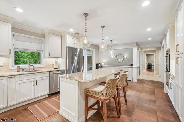 1 York Pl, North Caldwell Boro, NJ 07006