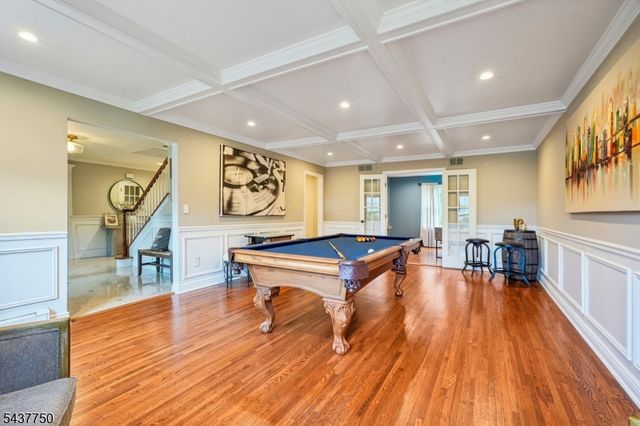 1 York Pl, North Caldwell Boro, NJ 07006