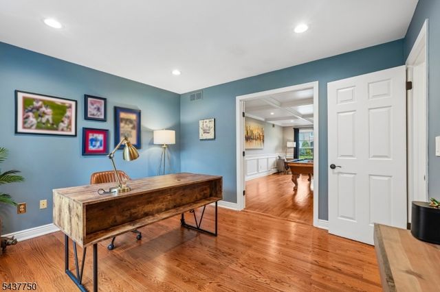 1 York Pl, North Caldwell Boro, NJ 07006