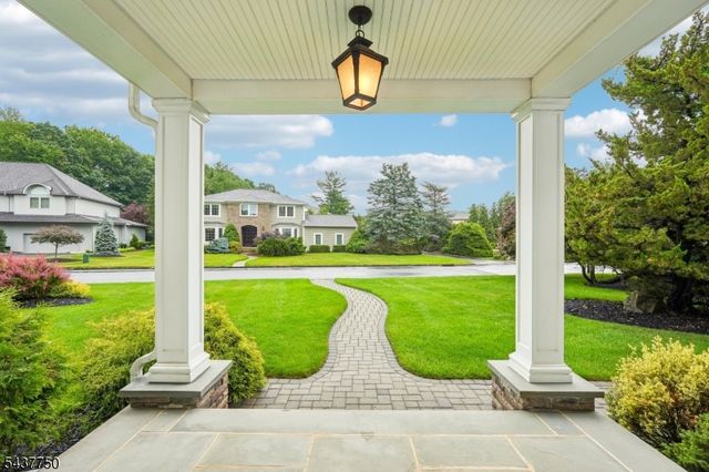 1 York Pl, North Caldwell Boro, NJ 07006