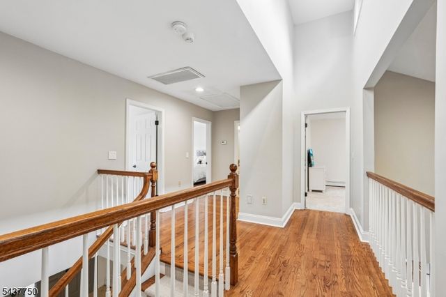 1 York Pl, North Caldwell Boro, NJ 07006