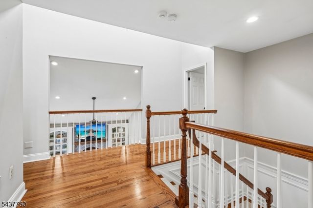 1 York Pl, North Caldwell Boro, NJ 07006