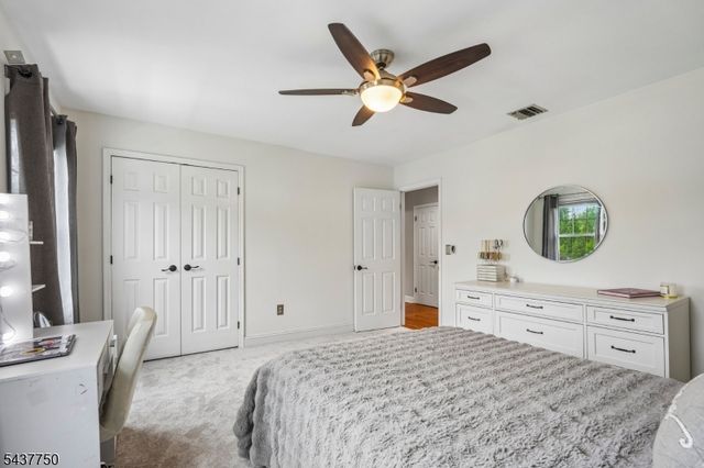 1 York Pl, North Caldwell Boro, NJ 07006