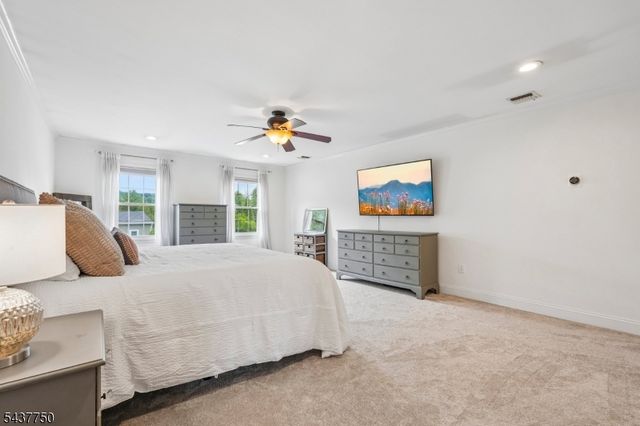 1 York Pl, North Caldwell Boro, NJ 07006