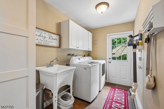 1 York Pl, North Caldwell Boro, NJ 07006