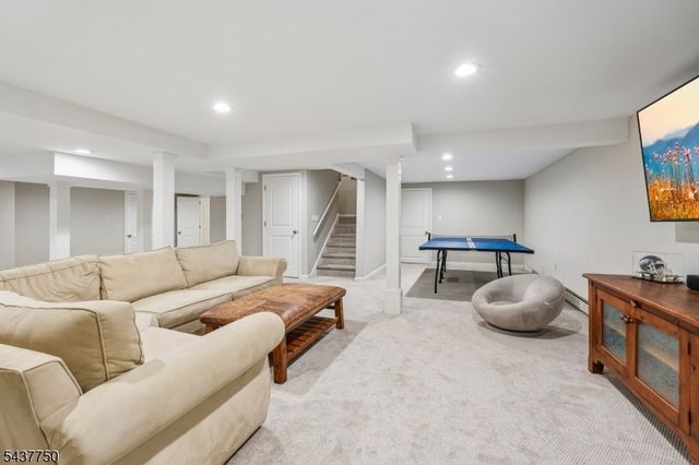 1 York Pl, North Caldwell Boro, NJ 07006