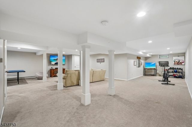 1 York Pl, North Caldwell Boro, NJ 07006