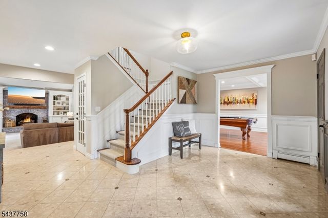 1 York Pl, North Caldwell Boro, NJ 07006