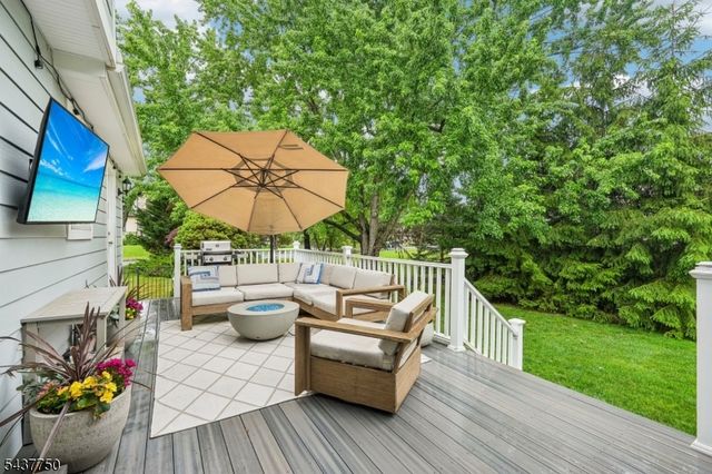 1 York Pl, North Caldwell Boro, NJ 07006