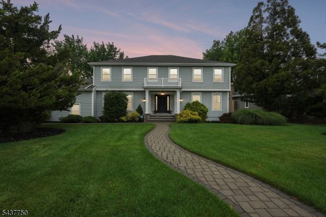 1 York Pl, North Caldwell Boro, NJ 07006