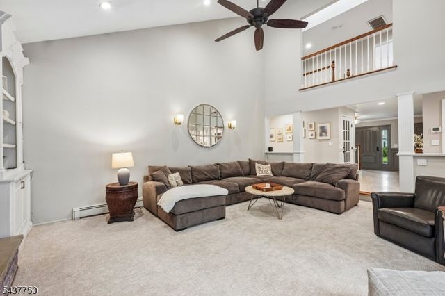 1 York Pl, North Caldwell Boro, NJ 07006