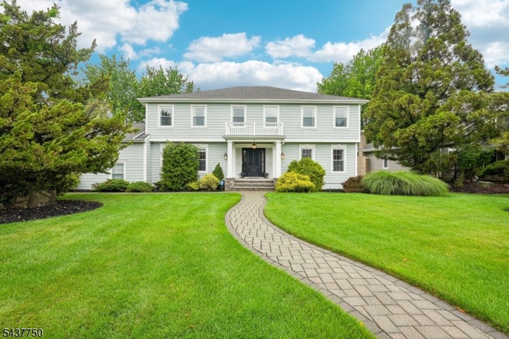 1 York Pl, North Caldwell Boro, NJ 07006