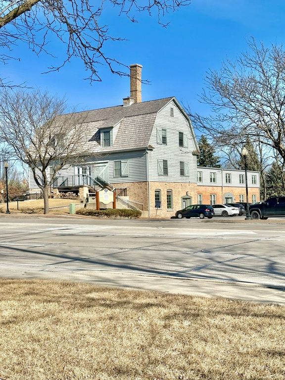 105 S Roselle Road, Schaumburg, IL 60193