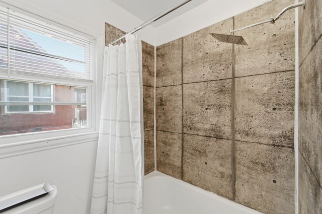 3200 Oxford Street, Des Moines, IA 50313