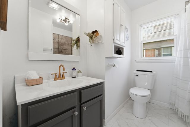 3200 Oxford Street, Des Moines, IA 50313