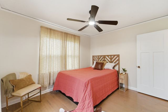 3200 Oxford Street, Des Moines, IA 50313