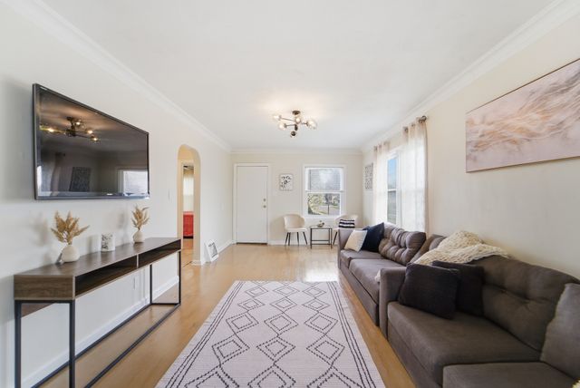 3200 Oxford Street, Des Moines, IA 50313