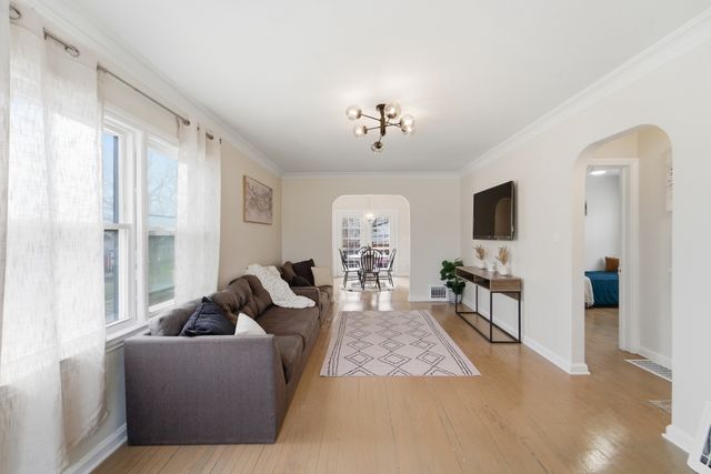 3200 Oxford Street, Des Moines, IA 50313