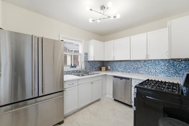 3200 Oxford Street, Des Moines, IA 50313