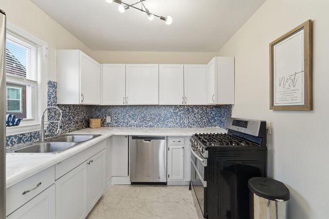 3200 Oxford Street, Des Moines, IA 50313