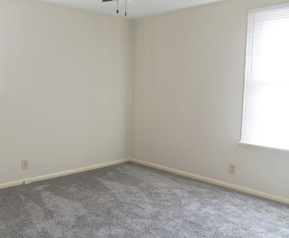 1008B Center Point Rd, Hendersonville, TN 37075