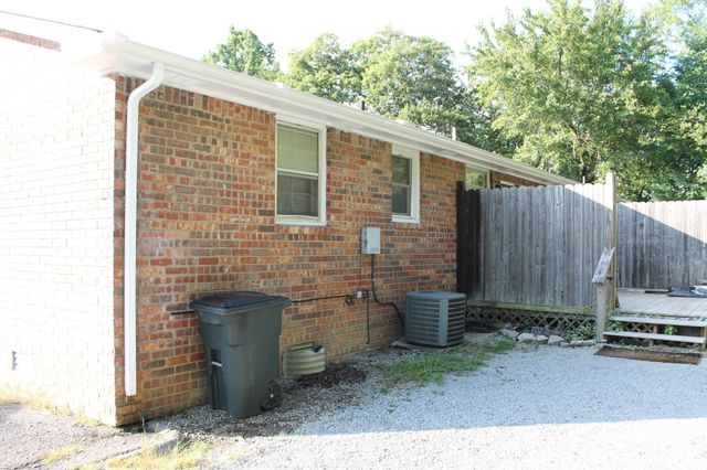 1008B Center Point Rd, Hendersonville, TN 37075