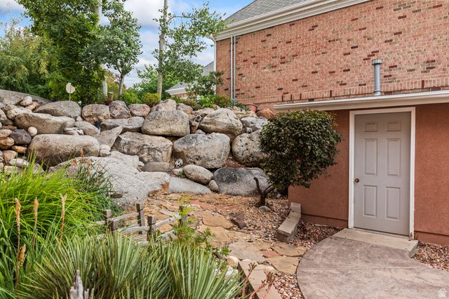 8908 S COBBLE CANYON CIR, Sandy, UT 84093