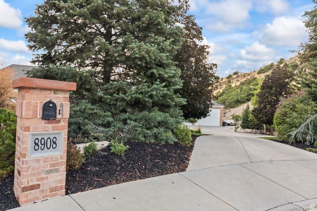 8908 S COBBLE CANYON CIR, Sandy, UT 84093