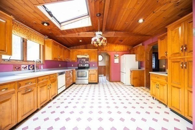 288 High Street, Uxbridge, MA 01569